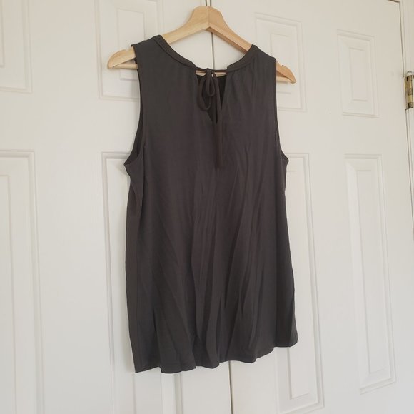 LOFT Dark Olive Sleeveless Blouse - Size MP - Picture 9 of 9